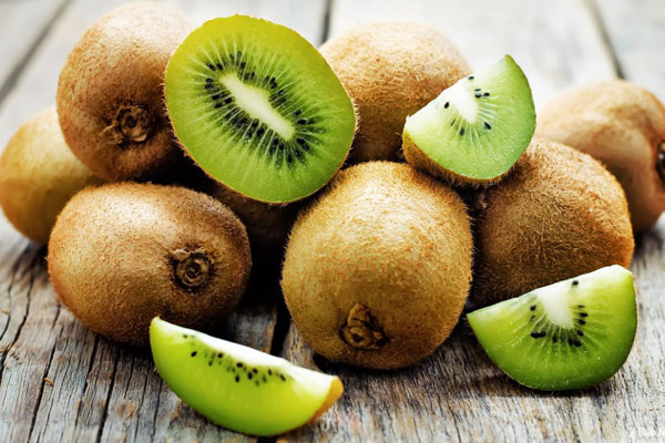 Kiwi-kich-thich-san-sinh-Collagen-giup-da-cang-min-dan-hoi-tot.jpg